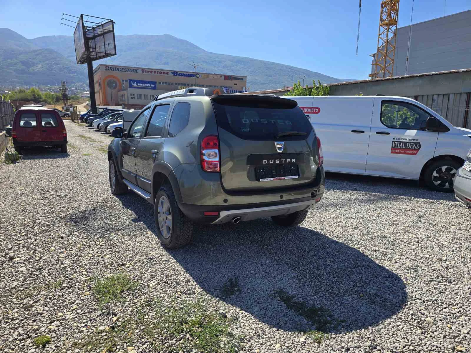 Dacia Duster 1.6i КЛИМАТИК ГАЗ КАМЕРА, снимка 2 - Автомобили и джипове - 55961174