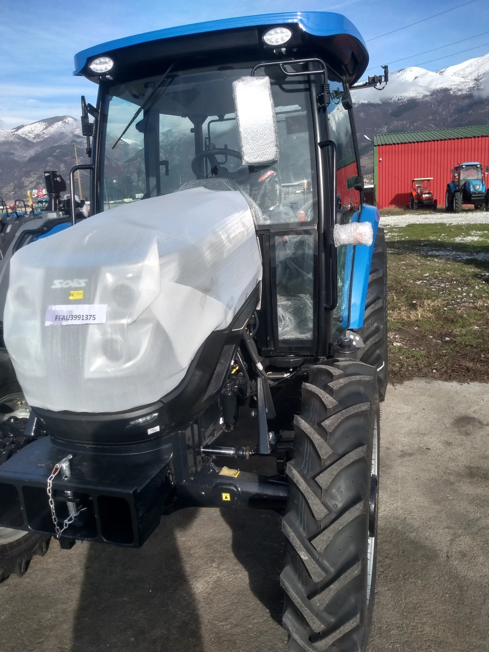 Трактор Solis S60 с кабина., снимка 1