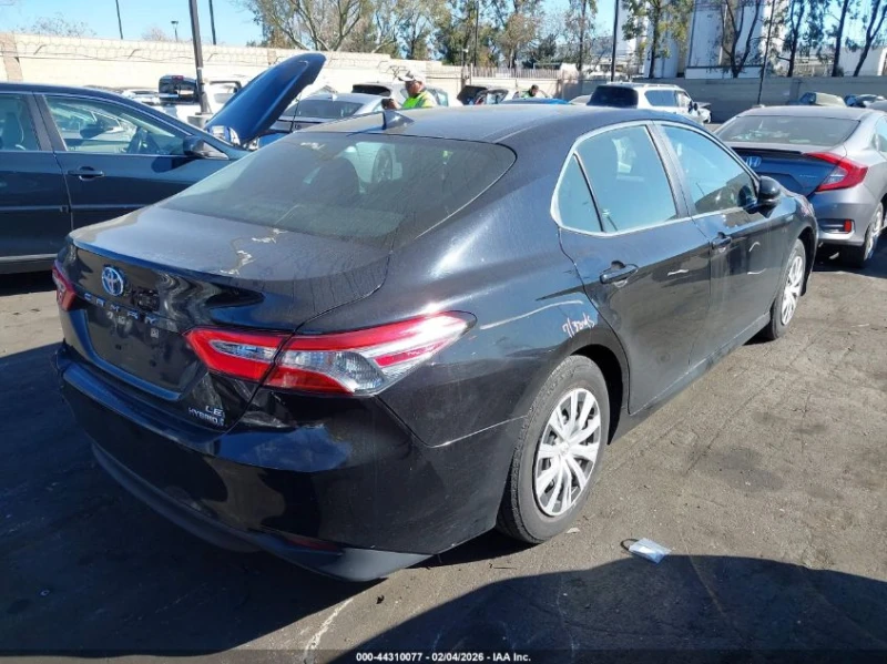 Toyota Camry 2.5l Le Hybrid, снимка 4 - Автомобили и джипове - 53583470