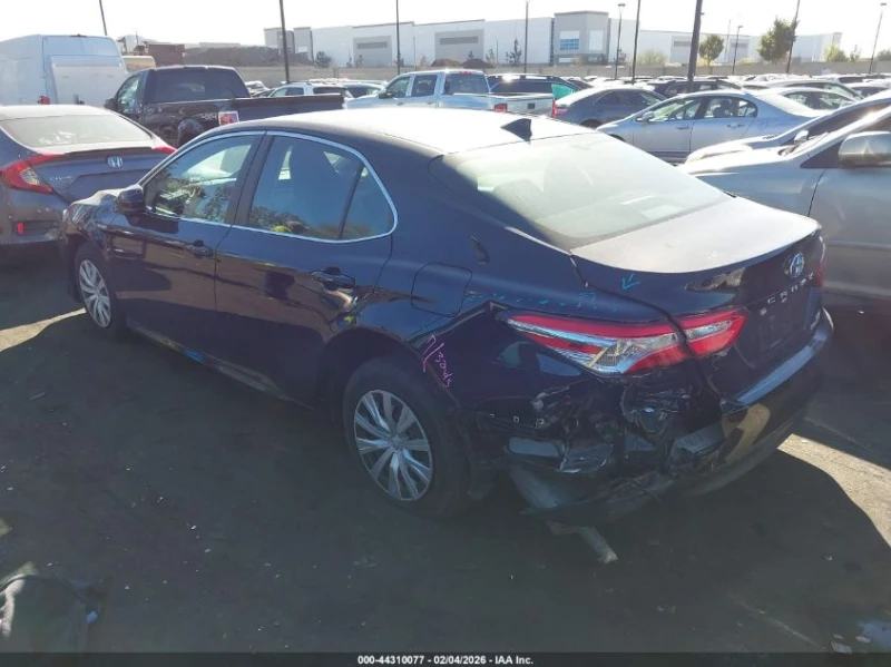 Toyota Camry 2.5l Le Hybrid, снимка 3 - Автомобили и джипове - 53583470