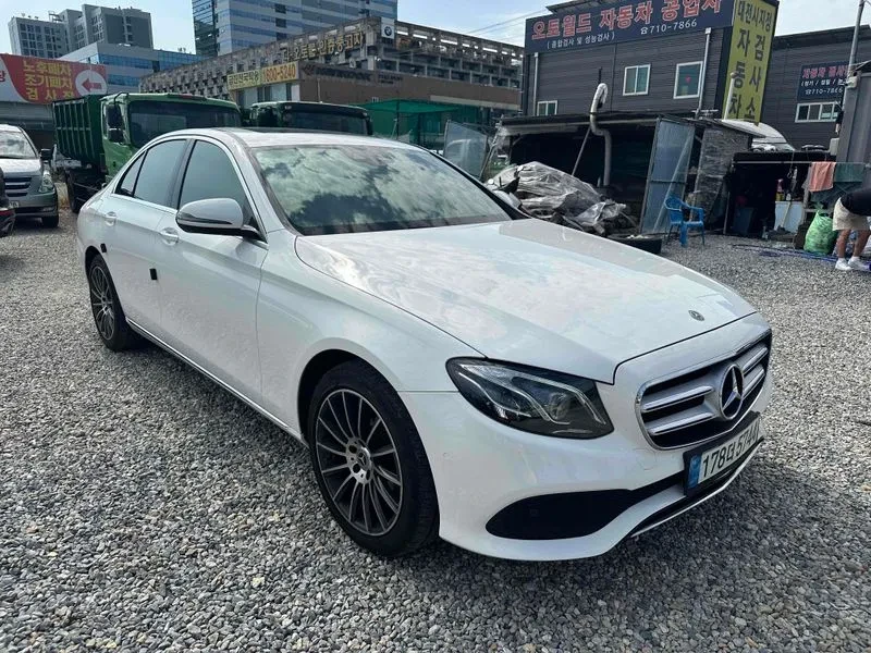 Mercedes-Benz E 220 Avantgarde - САМО 30% АВАНС, снимка 8 - Автомобили и джипове - 55429306