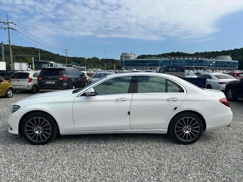 Mercedes-Benz E 220 Avantgarde - САМО 30% АВАНС, снимка 3 - Автомобили и джипове - 55429306