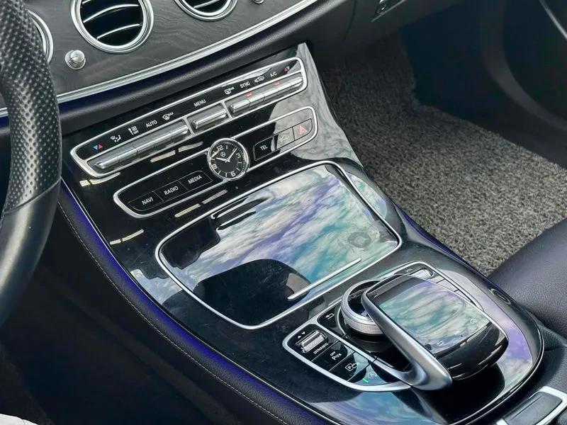 Mercedes-Benz E 220 Avantgarde - САМО 30% АВАНС, снимка 14 - Автомобили и джипове - 55429306