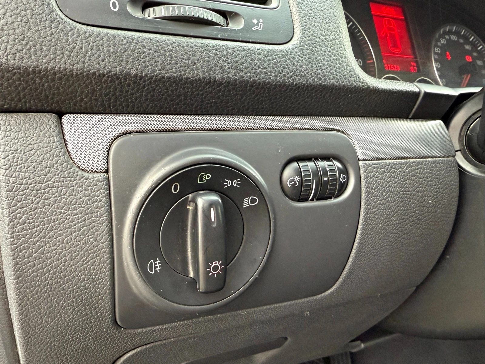 VW Golf 2.0 140кс Сервизна История Подгрев  - изображение 9