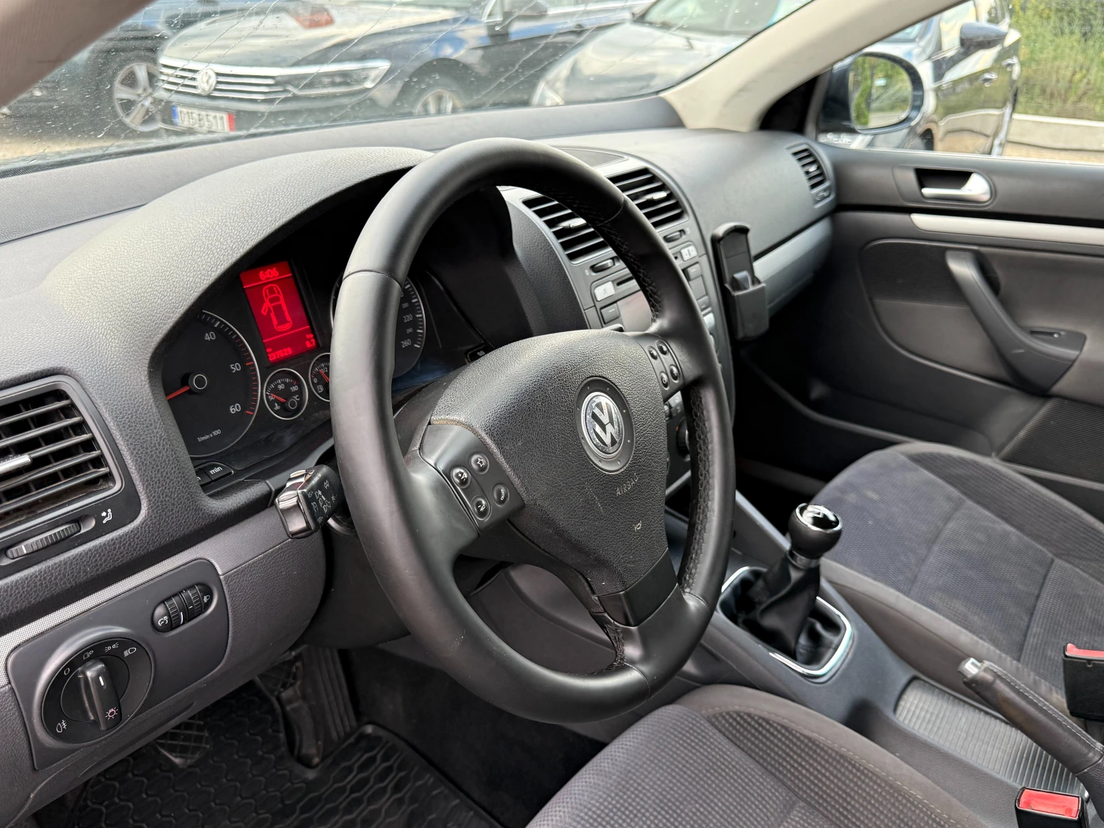 VW Golf 2.0 140кс Сервизна История Подгрев  - изображение 7