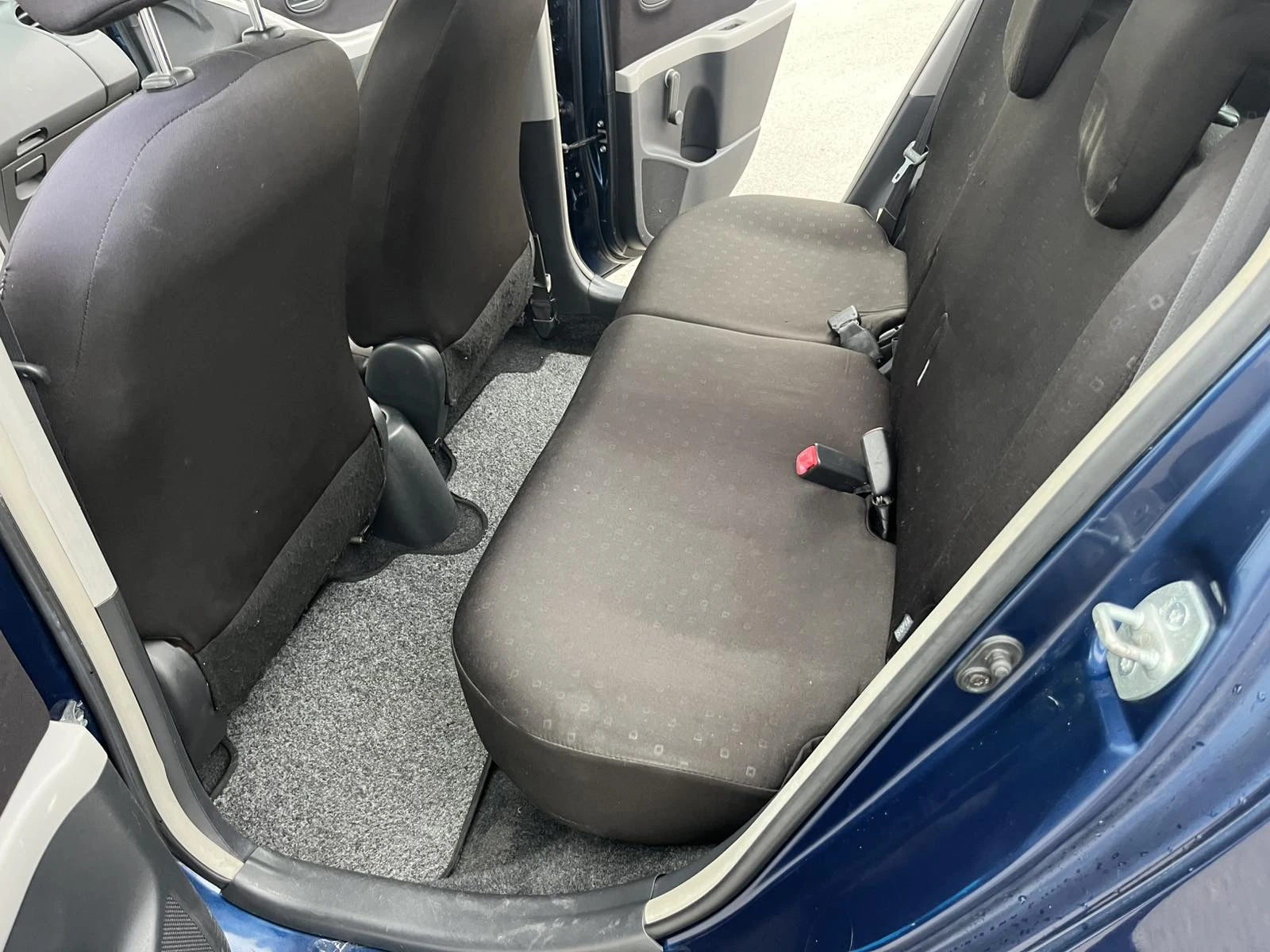 Toyota Yaris 1.0I 69кс EURO 4 ГАЗ КЛИМАТИК ВНОС ИТАЛИЯ - изображение 9