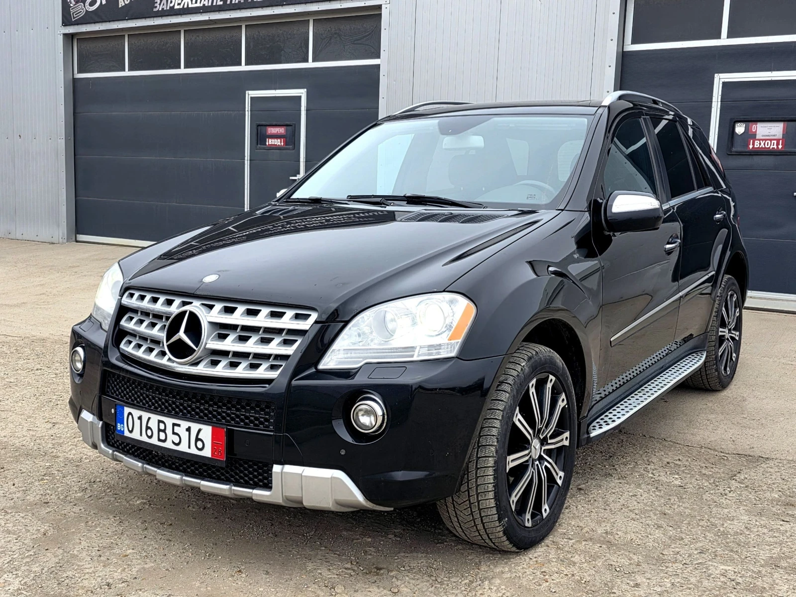 Mercedes-Benz ML 550 AMG пакет , V8 388к.с, Пълна сервизна история 