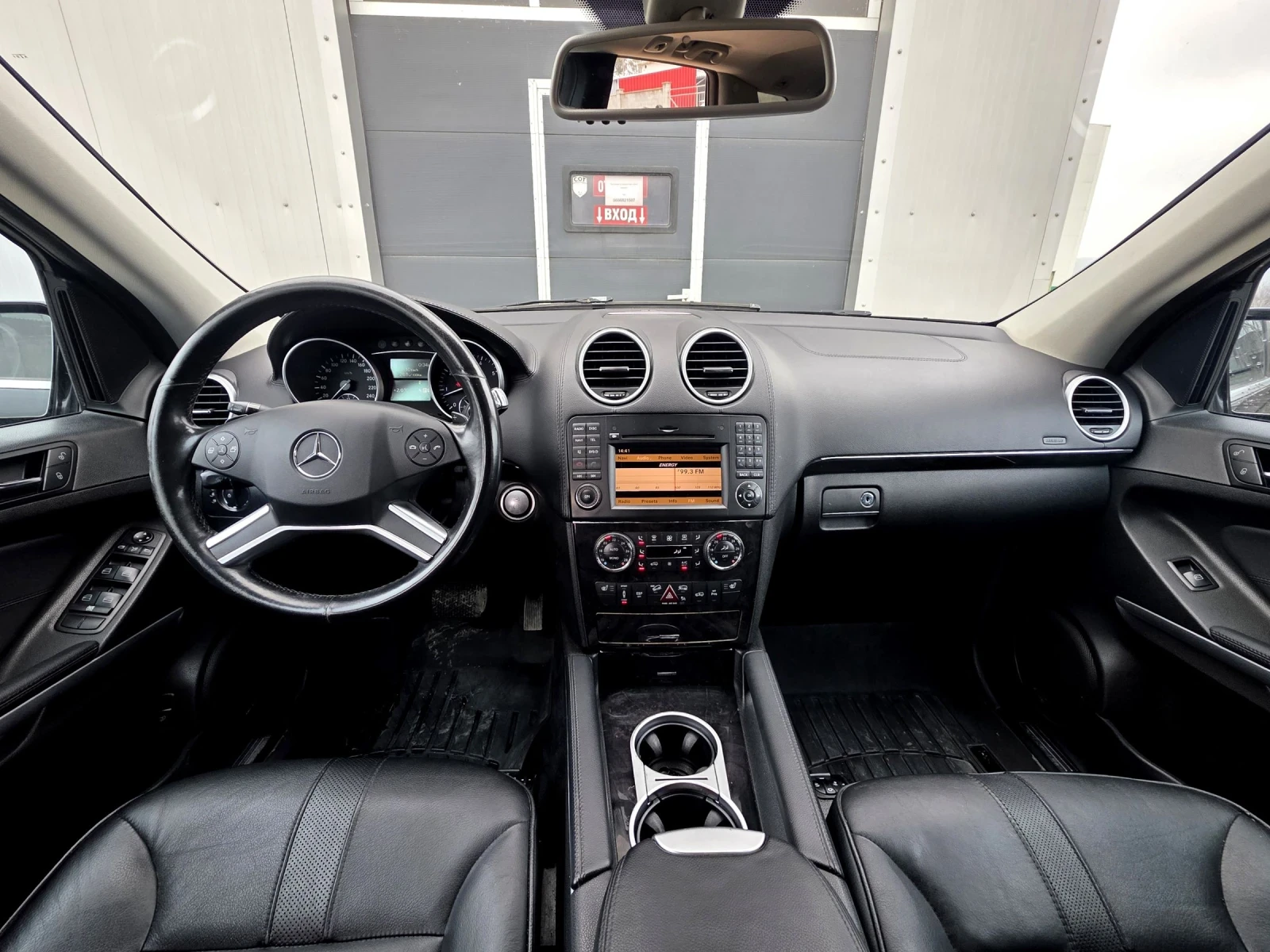 Mercedes-Benz ML 550 AMG пакет , V8 388к.с, Пълна сервизна история , снимка 9 - Автомобили и джипове - 54144761