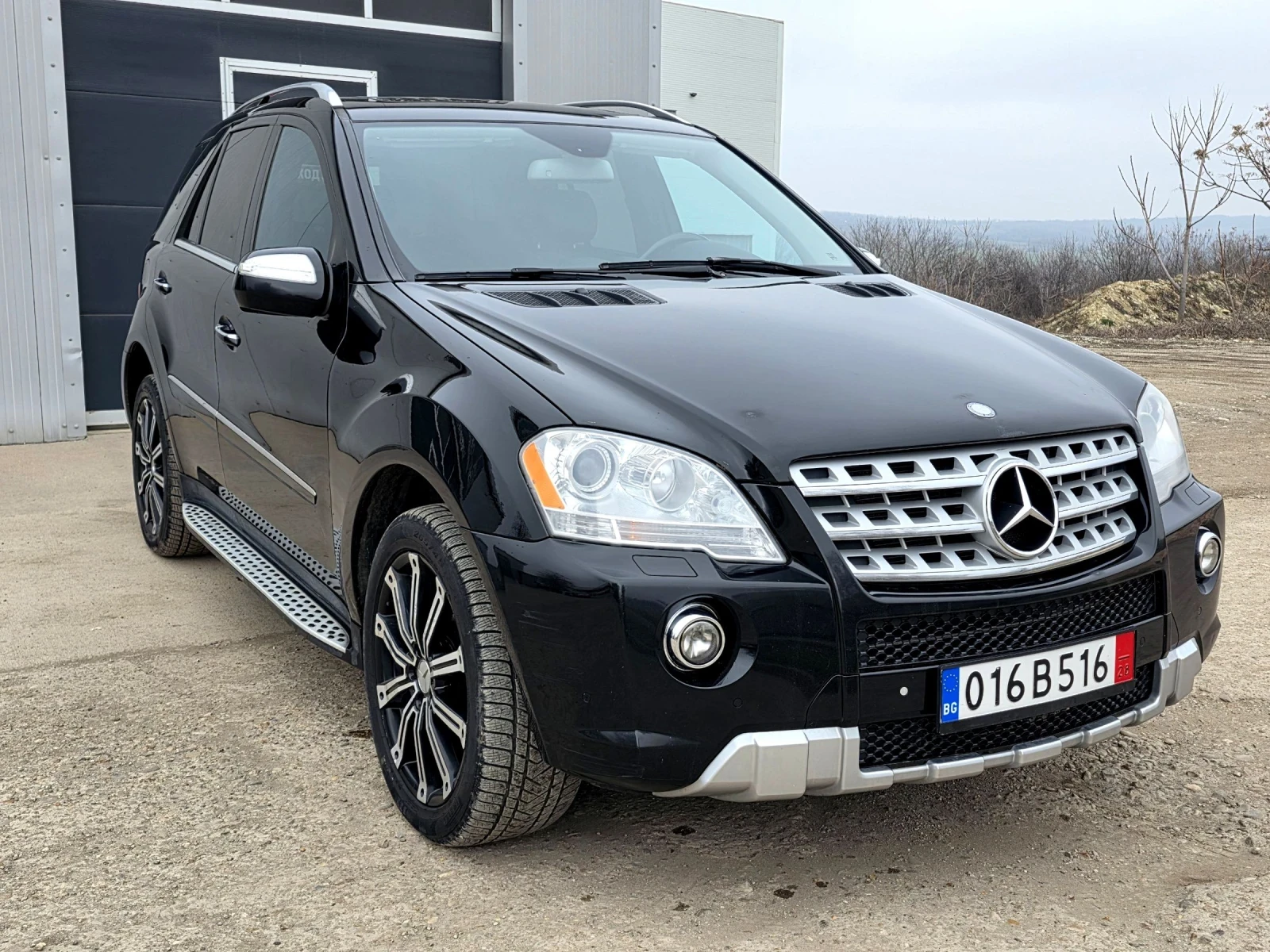 Mercedes-Benz ML 550 AMG пакет , V8 388к.с, Пълна сервизна история , снимка 5 - Автомобили и джипове - 54144761
