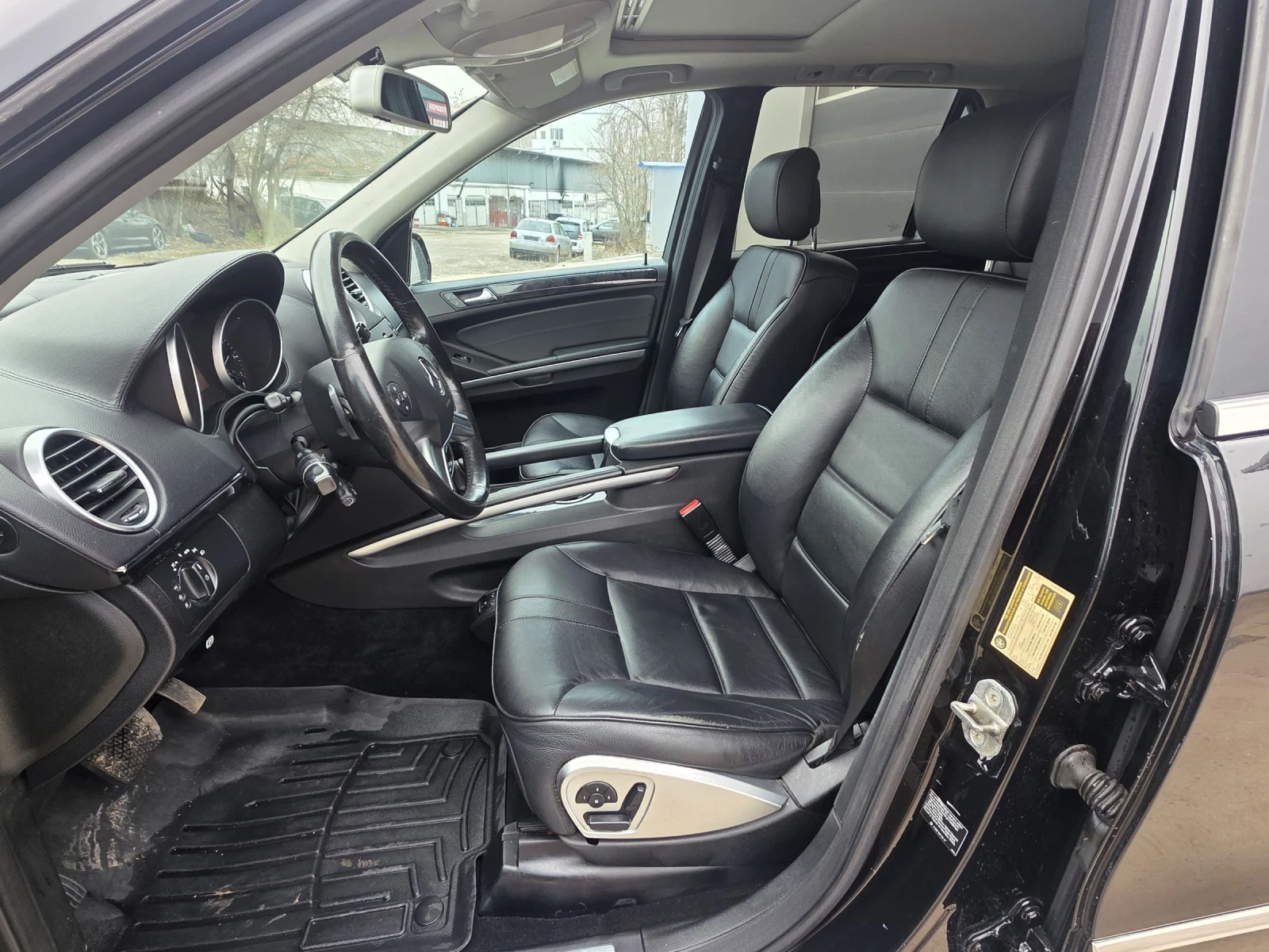 Mercedes-Benz ML 550 AMG пакет , V8 388к.с, Пълна сервизна история , снимка 11 - Автомобили и джипове - 54144761