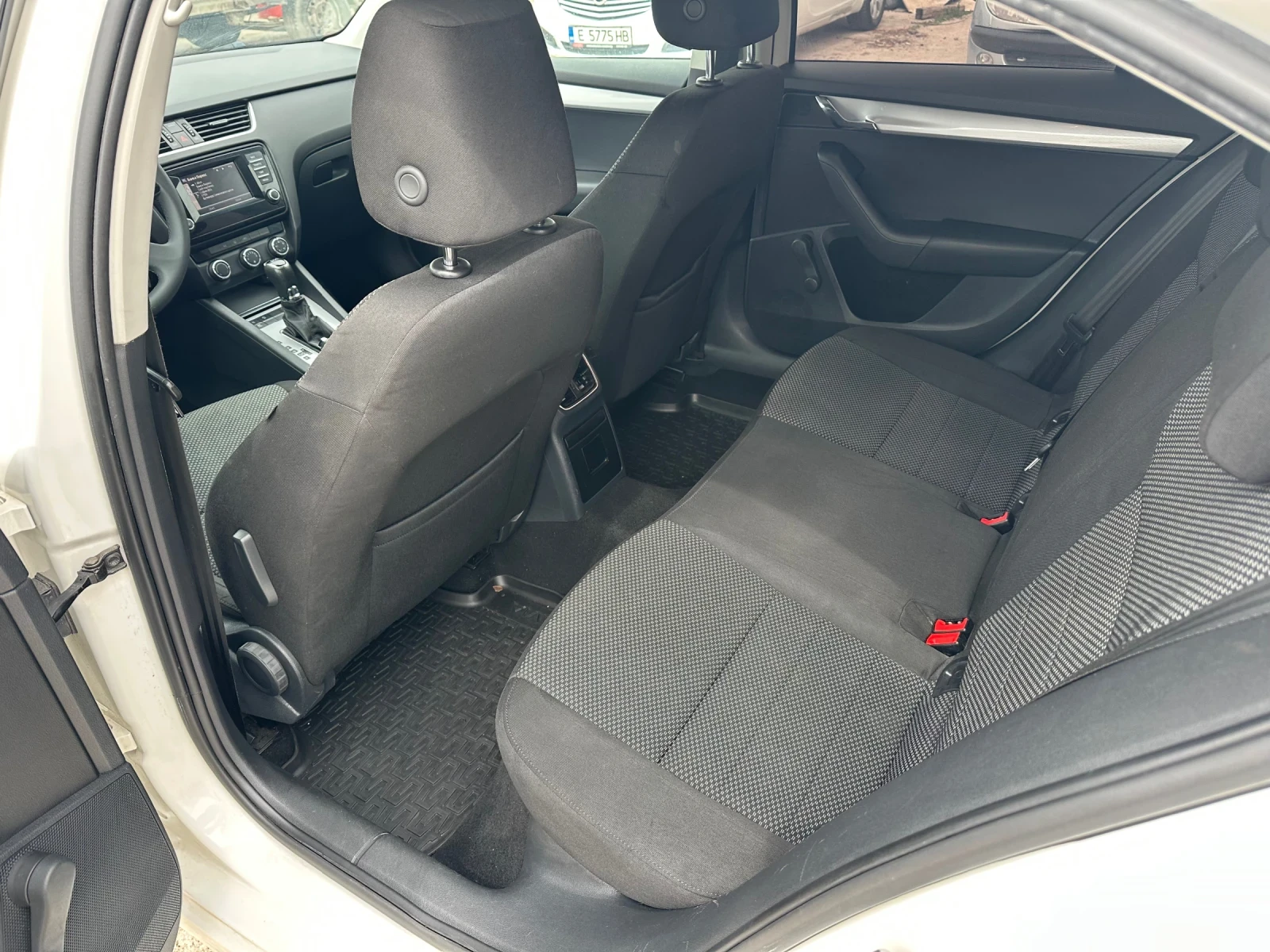 Skoda Octavia, снимка 16 - Автомобили и джипове - 54198570