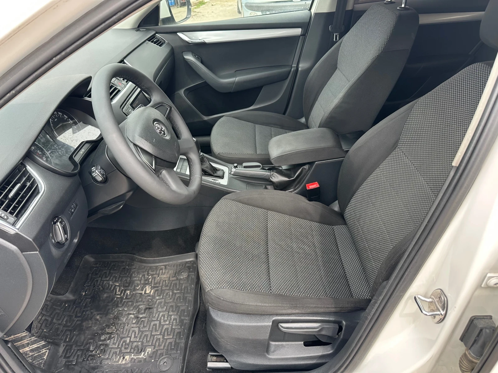 Skoda Octavia, снимка 15 - Автомобили и джипове - 54198570