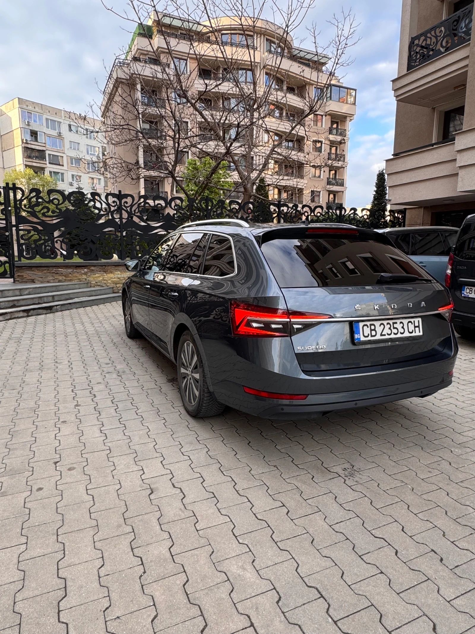Skoda Superb 2.0 TDI Edition, снимка 13 - Автомобили и джипове - 54383523