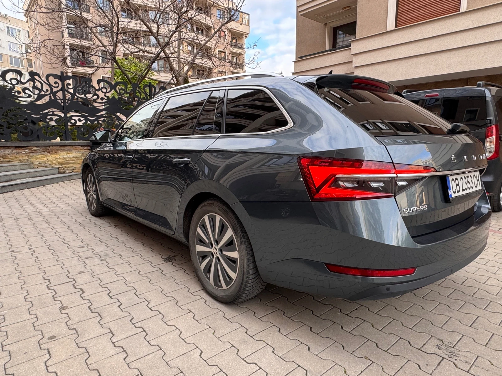 Skoda Superb 2.0 TDI Edition, снимка 5 - Автомобили и джипове - 54383523