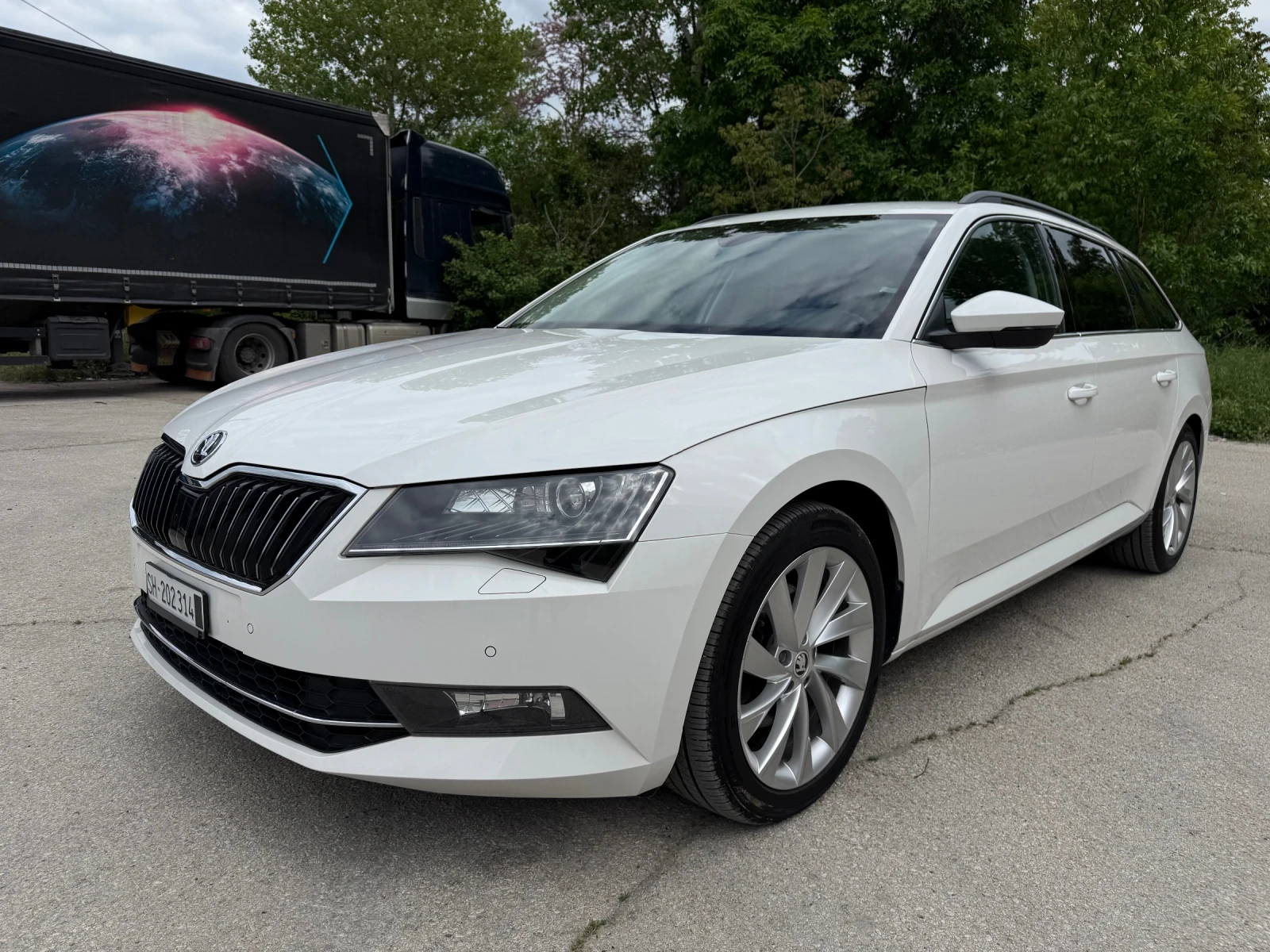 Skoda Superb 2.0TDI / DSG / 4x4, снимка 8 - Автомобили и джипове - 54559190