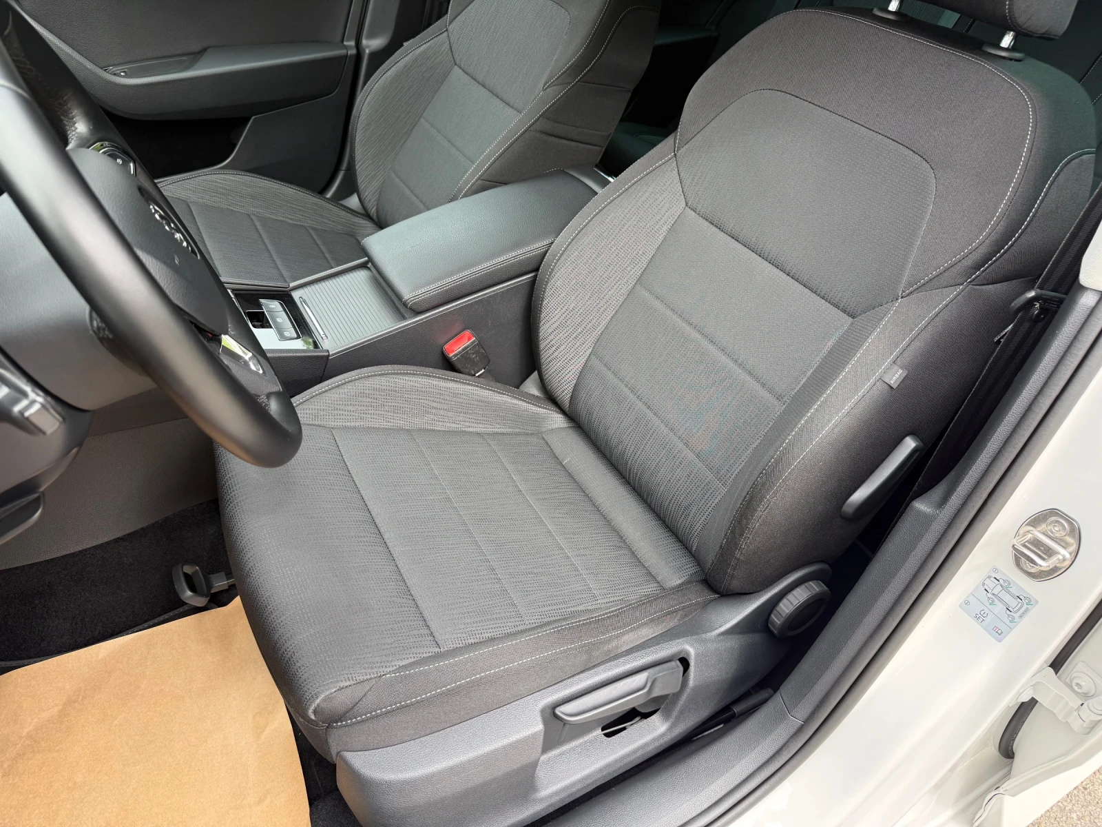 Skoda Superb 2.0TDI / DSG / 4x4, снимка 10 - Автомобили и джипове - 54559190