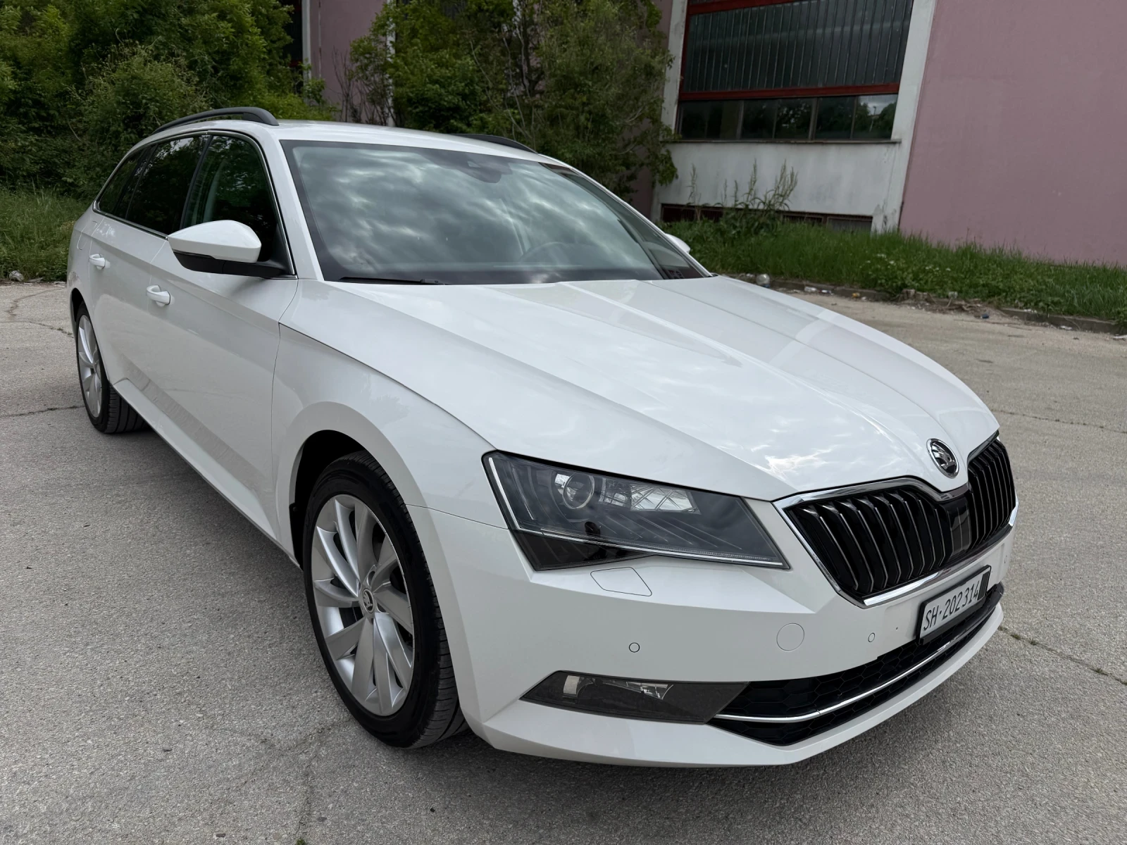 Skoda Superb 2.0TDI / DSG / 4x4, снимка 2 - Автомобили и джипове - 54559190