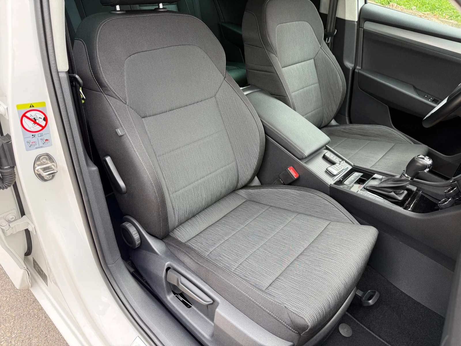 Skoda Superb 2.0TDI / DSG / 4x4, снимка 11 - Автомобили и джипове - 54559190
