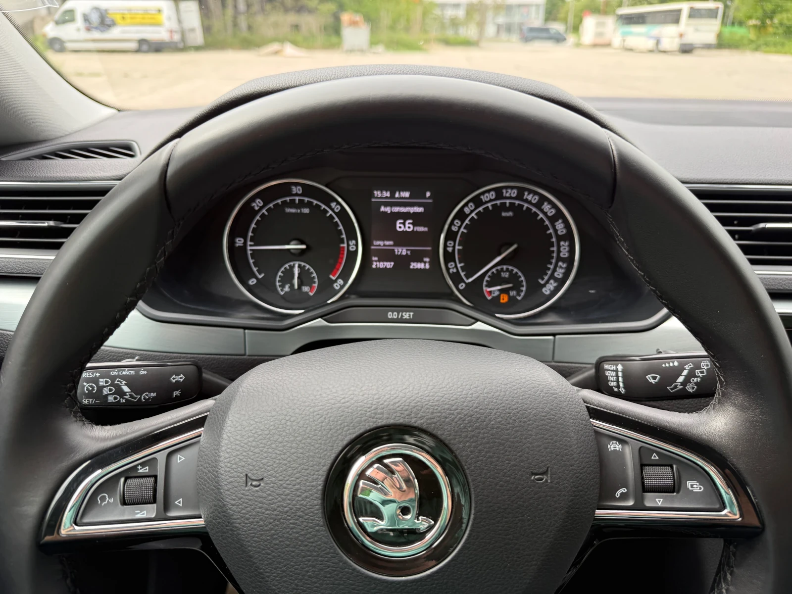 Skoda Superb 2.0TDI / DSG / 4x4, снимка 13 - Автомобили и джипове - 54559190
