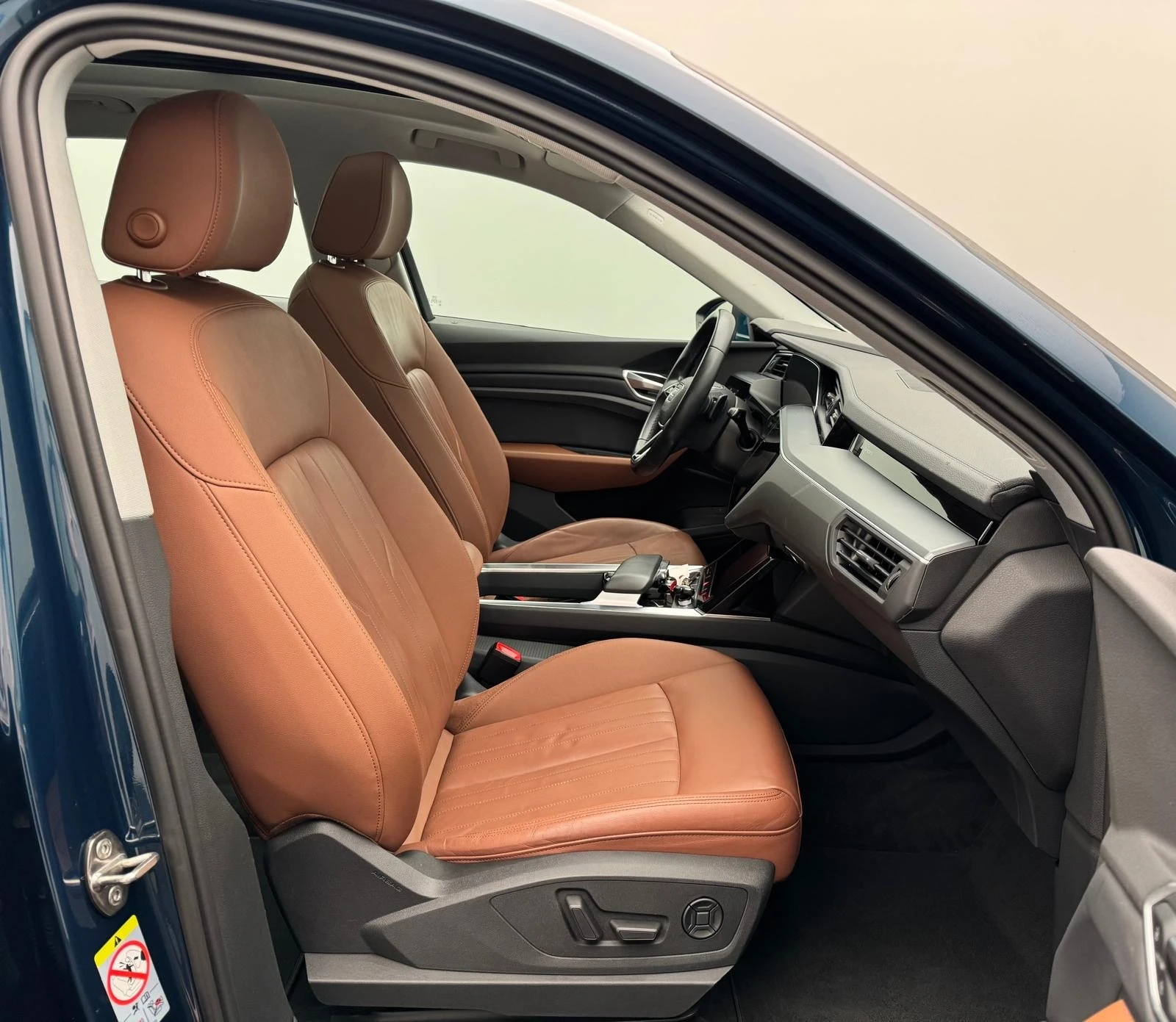 Audi E-Tron  55 Advanced - Quattro , снимка 11 - Автомобили и джипове - 55152946