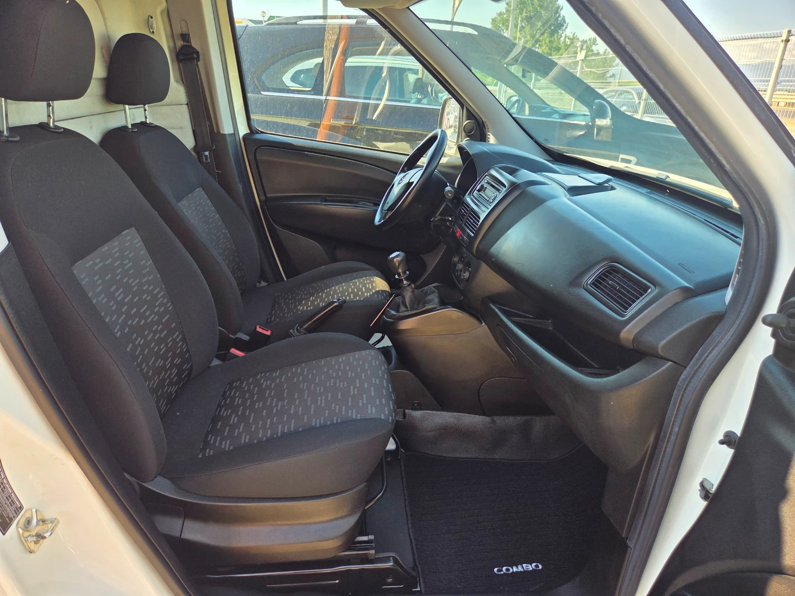 Opel Combo 1.6TDi/EURO 6B/АС/ИТАЛИЯ!!!, снимка 8 - Автомобили и джипове - 55266652