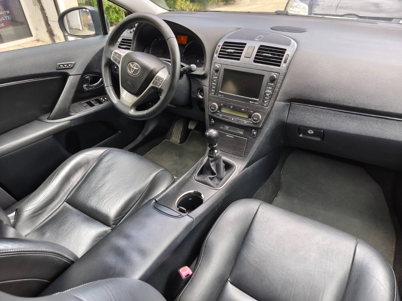 Toyota Avensis Нов внос от Франция / 2.2 D4D 150к.с. / EURO 5, снимка 12 - Автомобили и джипове - 55448573