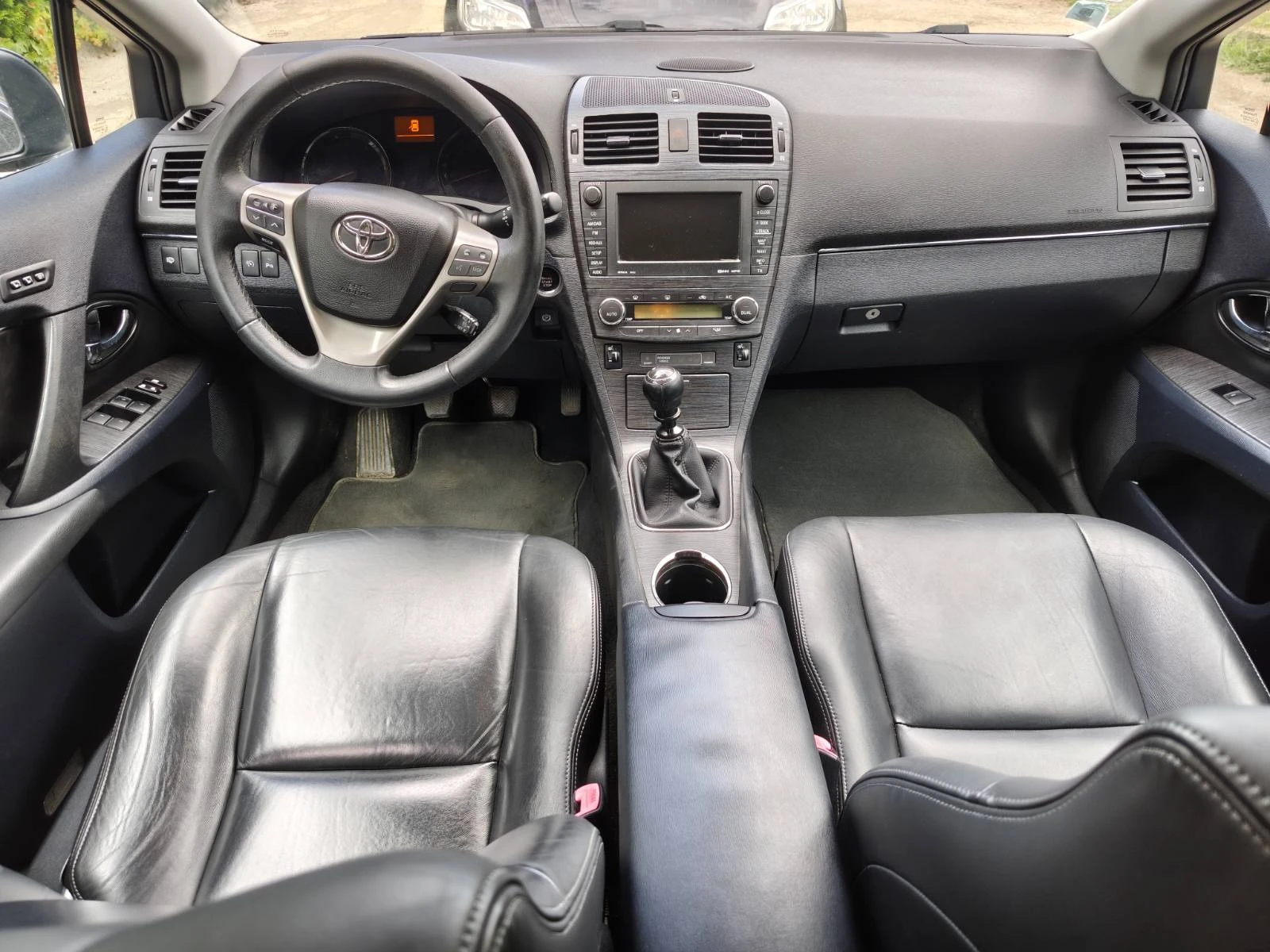 Toyota Avensis Нов внос от Франция / 2.2 D4D 150к.с. / EURO 5, снимка 10 - Автомобили и джипове - 55448573