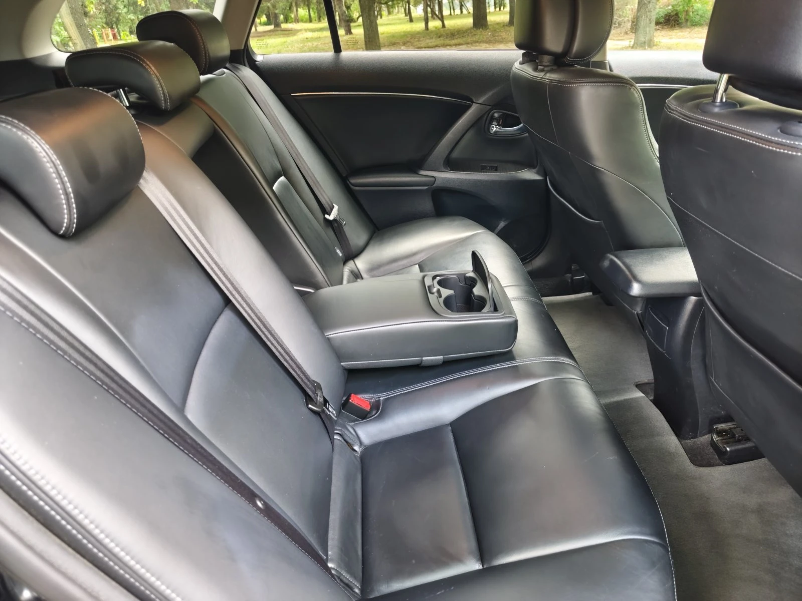 Toyota Avensis Нов внос от Франция / 2.2 D4D 150к.с. / EURO 5, снимка 14 - Автомобили и джипове - 55448573