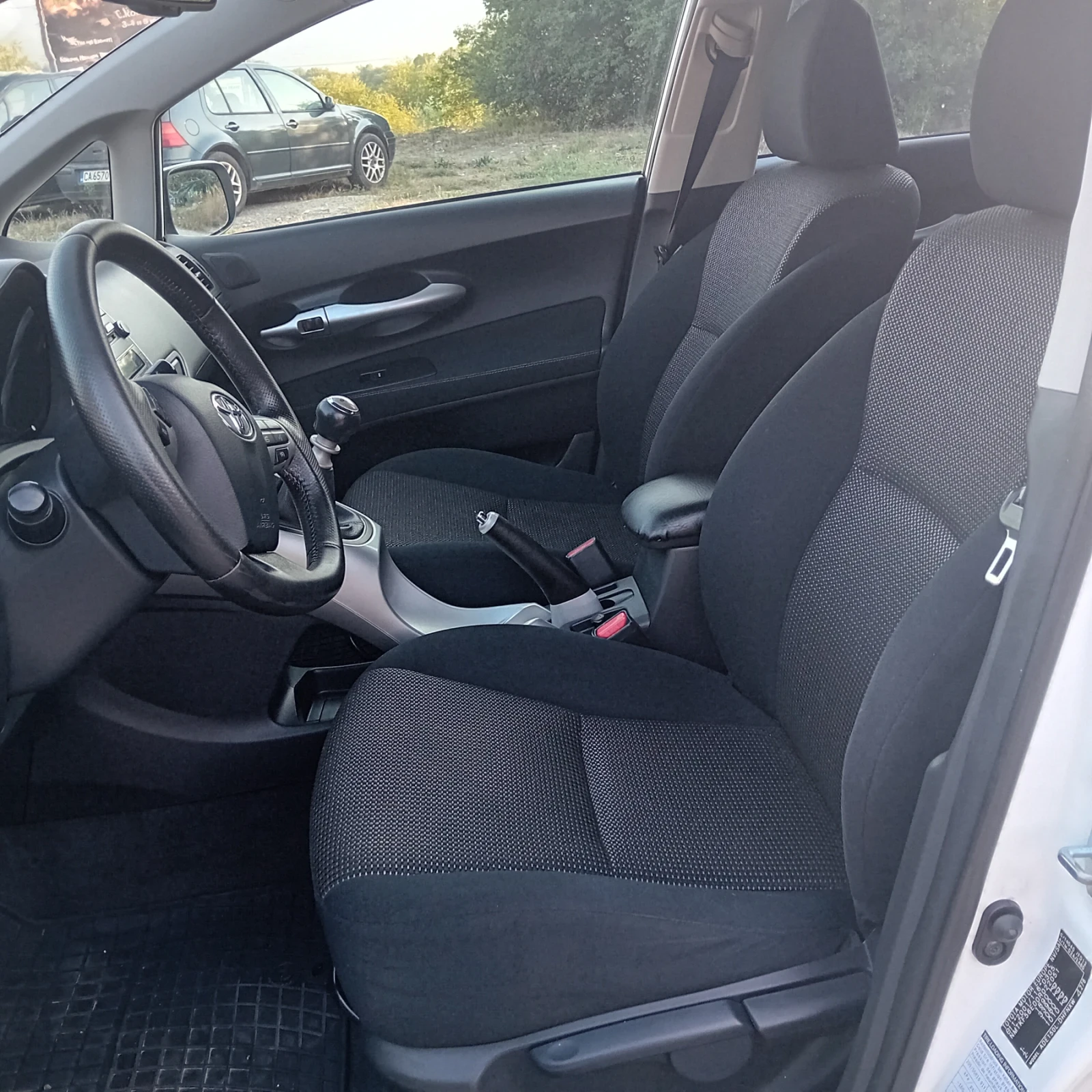 Toyota Auris 2.0 126к.Face, снимка 8 - Автомобили и джипове - 55630396