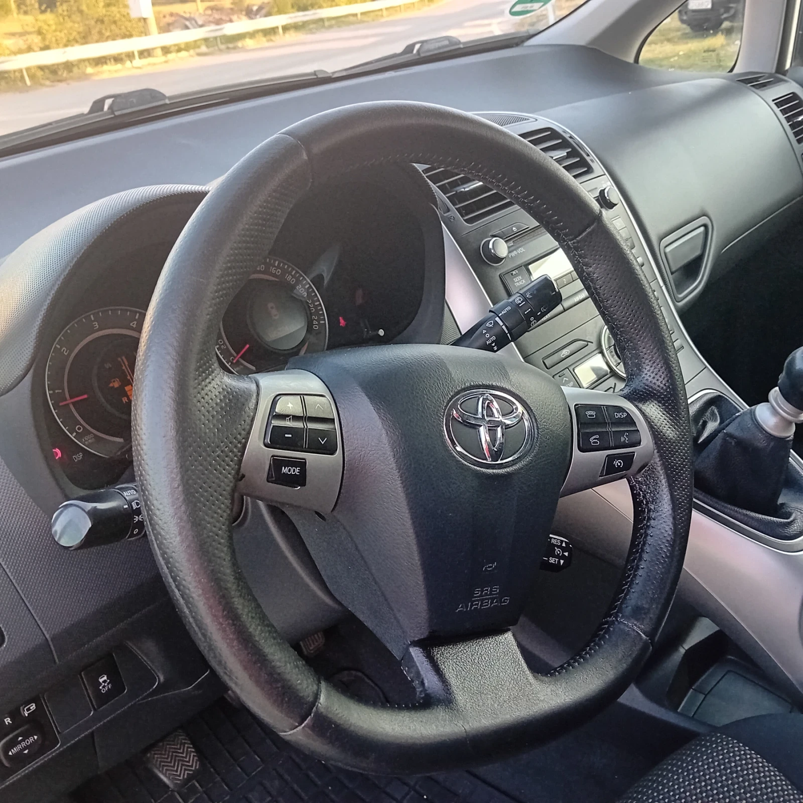 Toyota Auris 2.0 126к.Face, снимка 7 - Автомобили и джипове - 55630396