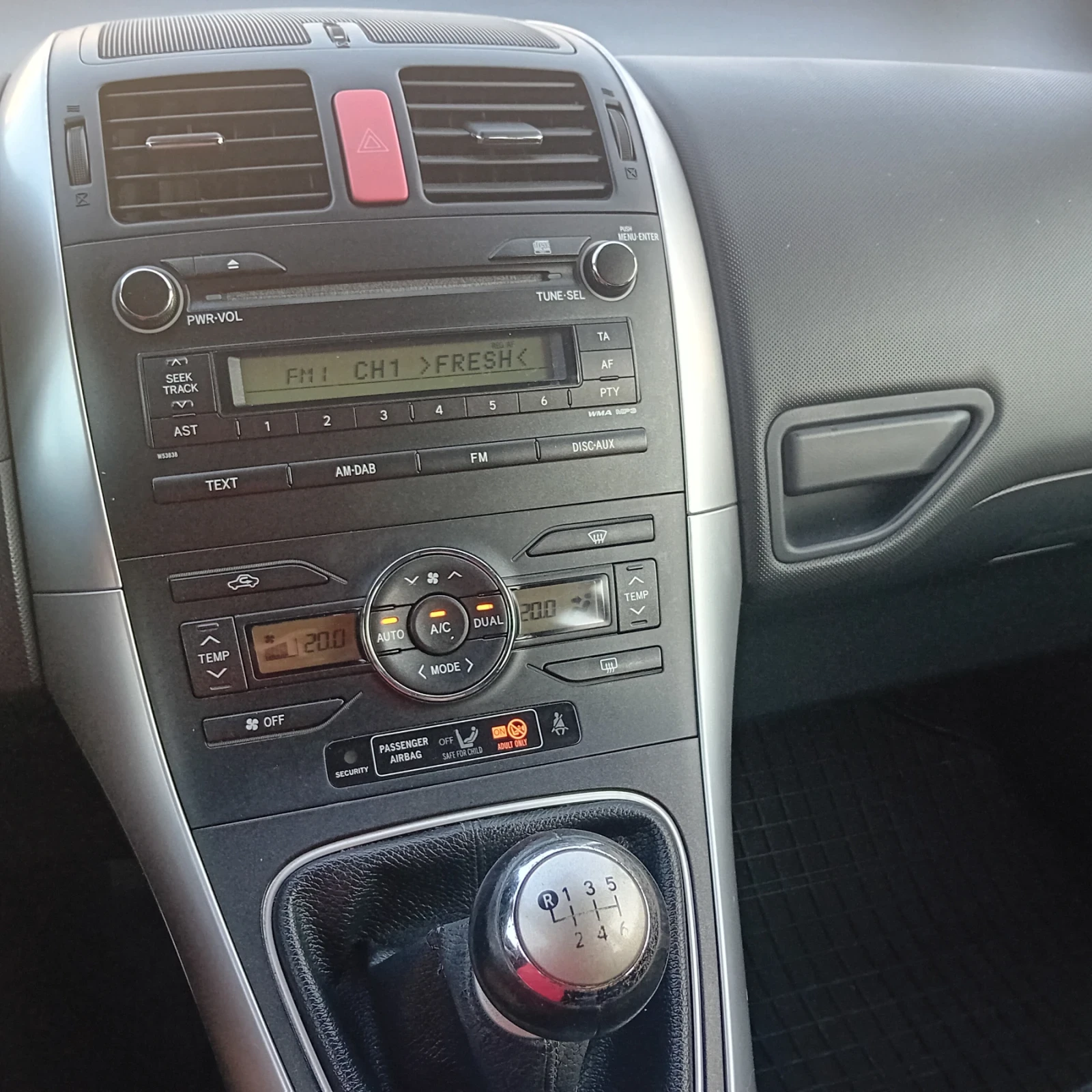 Toyota Auris 2.0 126к.Face, снимка 12 - Автомобили и джипове - 55630396