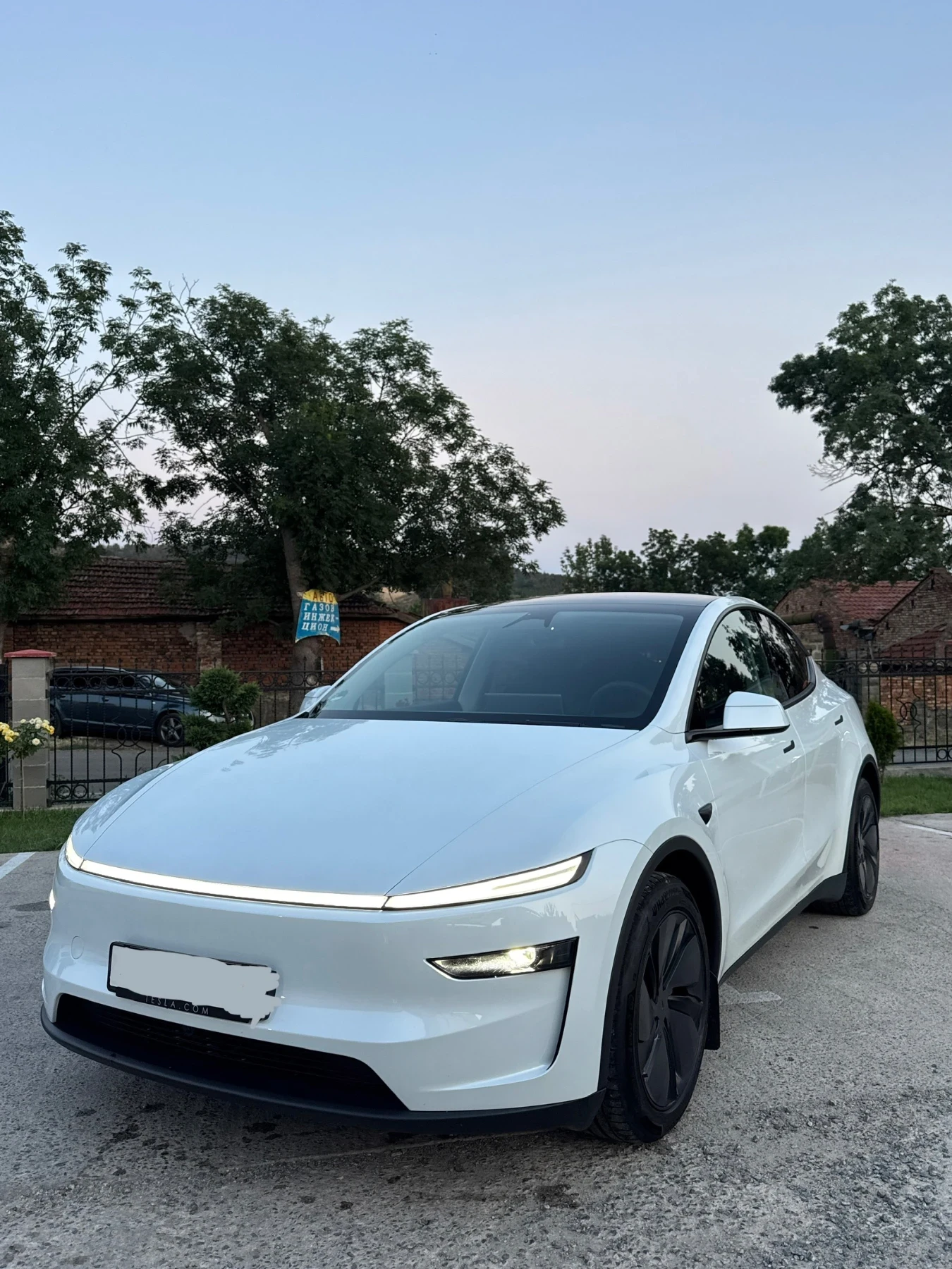 Tesla Model Y Premium* Awd* Long Range* Juniper
