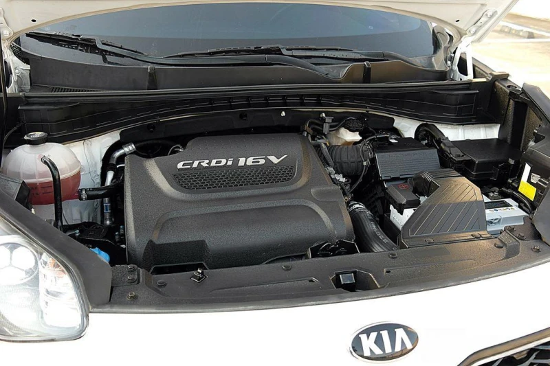 Kia Sportage Diesel 2WD Noblesse Special, снимка 9 - Автомобили и джипове - 52035410