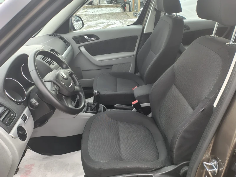 Skoda Yeti 2.0TDI 4X4 , снимка 9 - Автомобили и джипове - 53193569