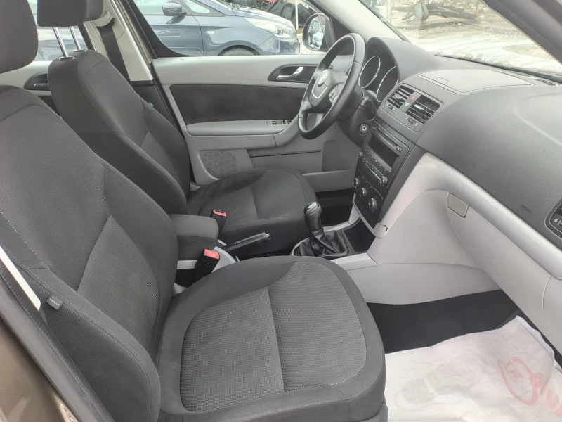 Skoda Yeti 2.0TDI 4X4 , снимка 10 - Автомобили и джипове - 53193569