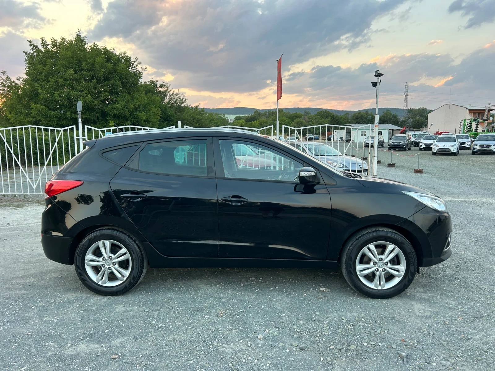 Hyundai IX35 2.0i - 163 / ПРЕМИУМ / АВТОМАТИК / РЕАЛНИ 132 000  - изображение 4
