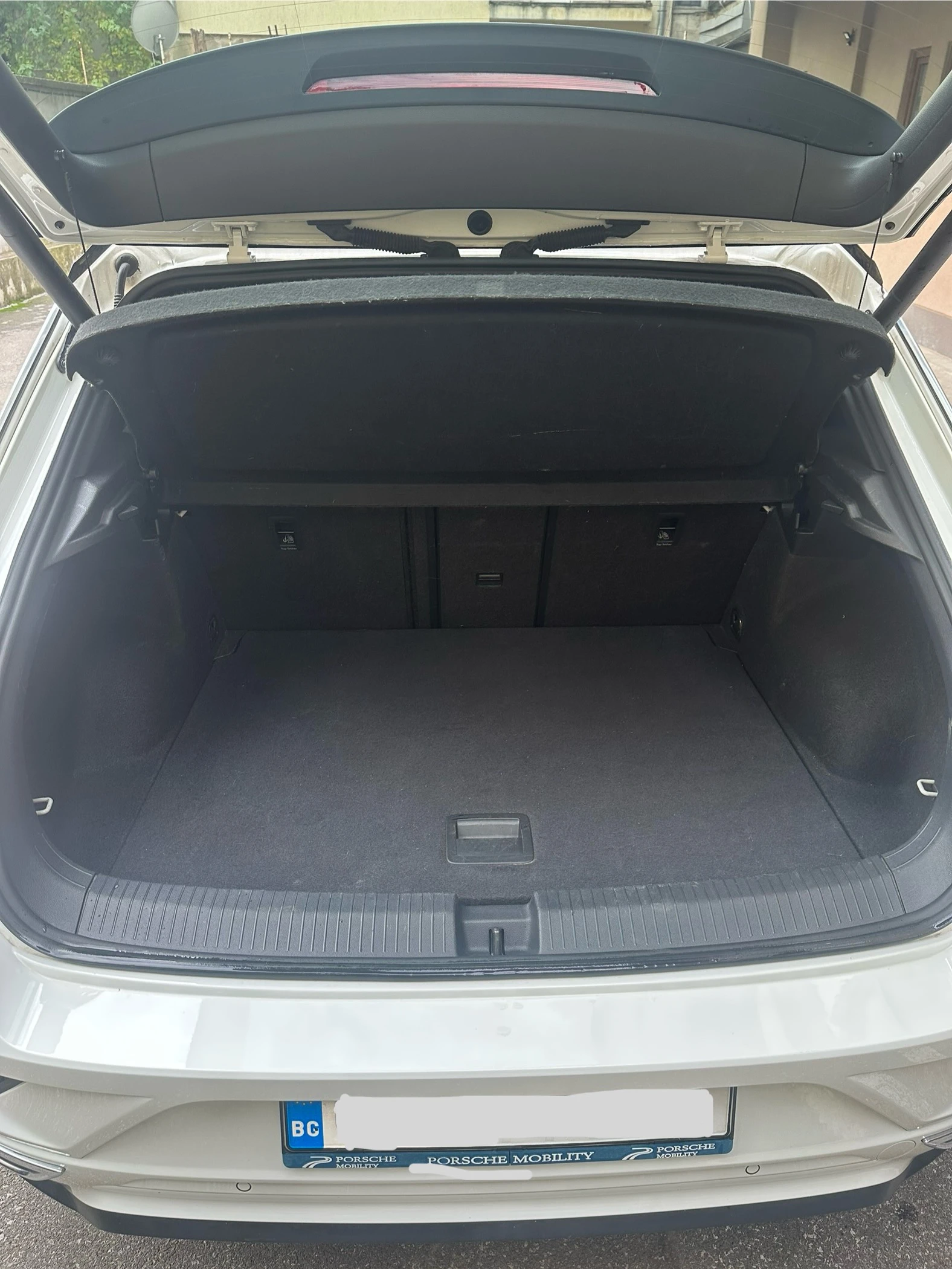 VW T-Roc 2.0 TSI R-Line - изображение 9