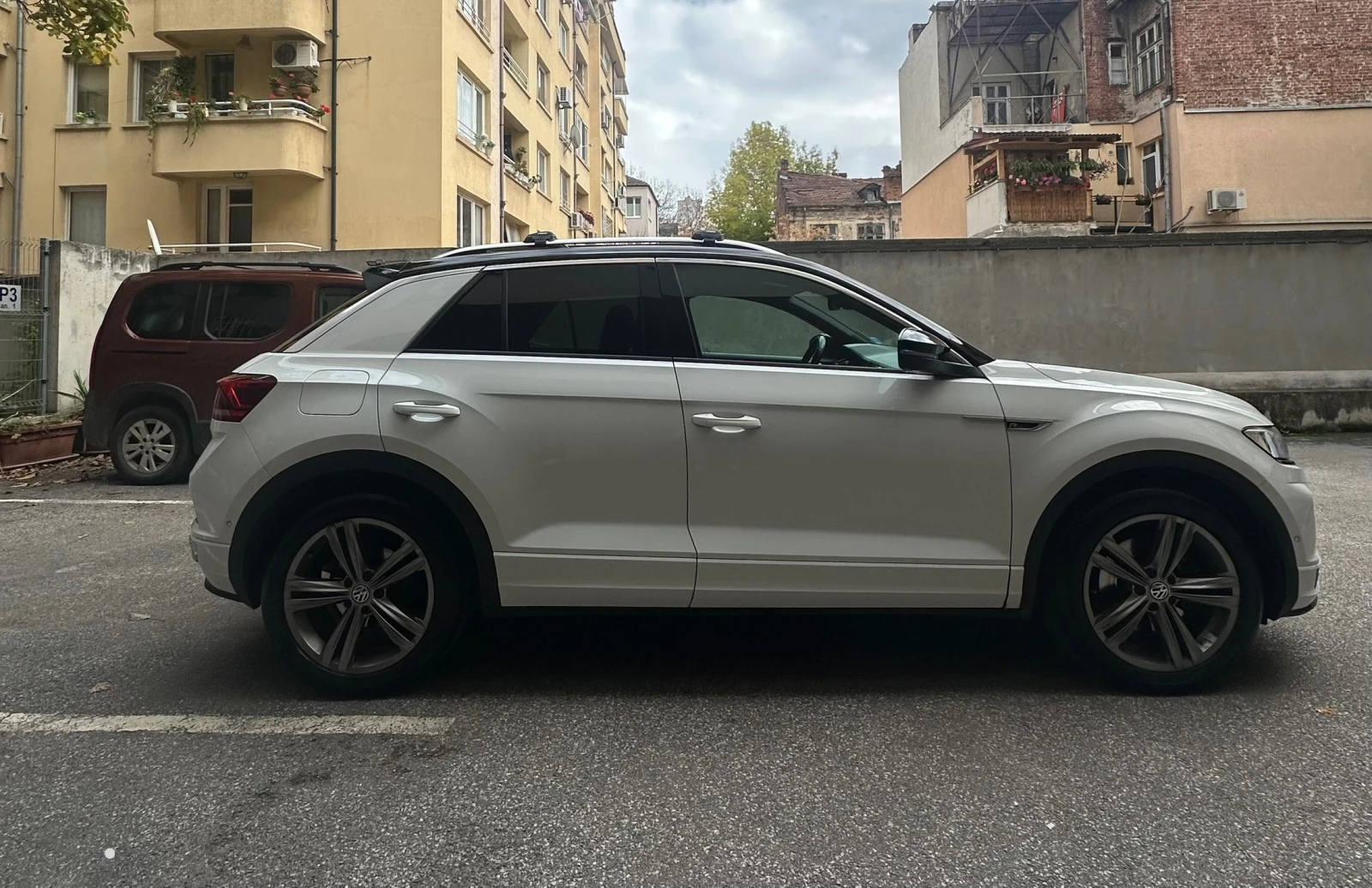 VW T-Roc 2.0 TSI R-Line - изображение 4