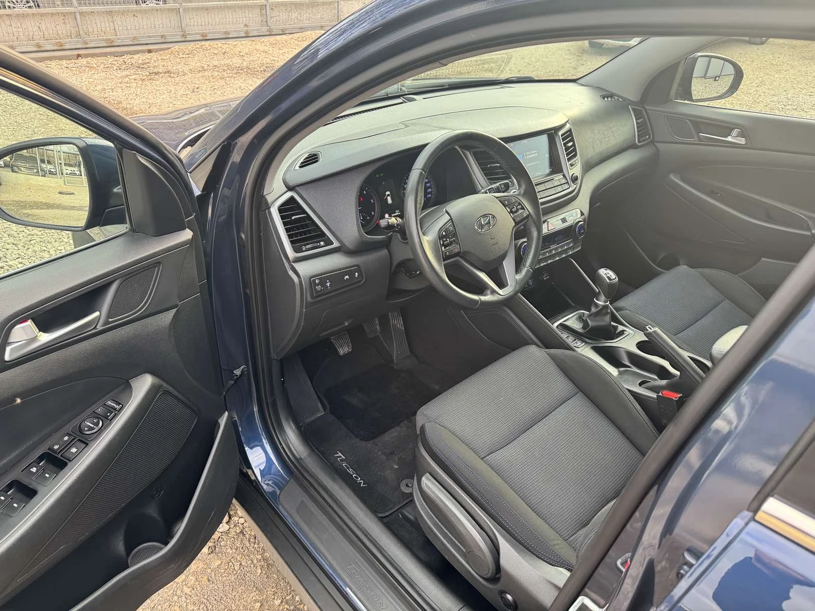 Hyundai Tucson 1.7CRDI* LED* NAVI* TOP* EVRO6, снимка 12 - Автомобили и джипове - 53181988