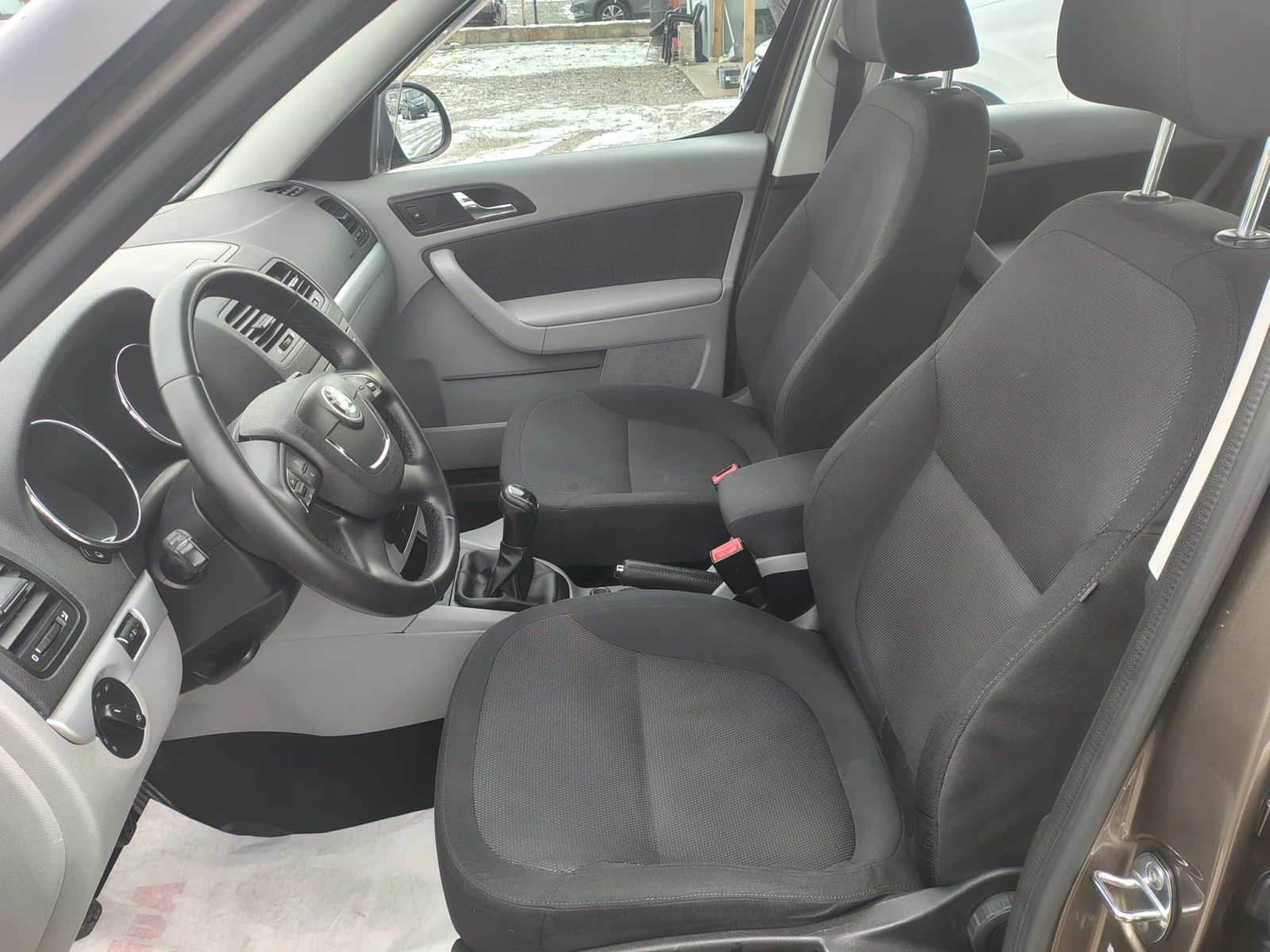 Skoda Yeti 2.0TDI 4X4  - изображение 9