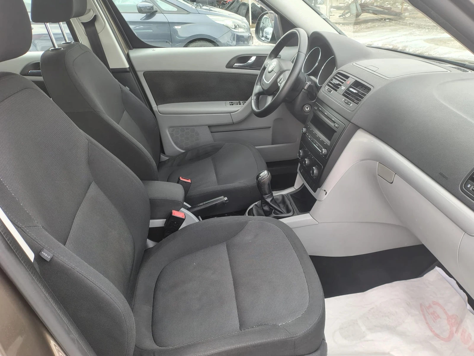 Skoda Yeti 2.0TDI 4X4  - изображение 10