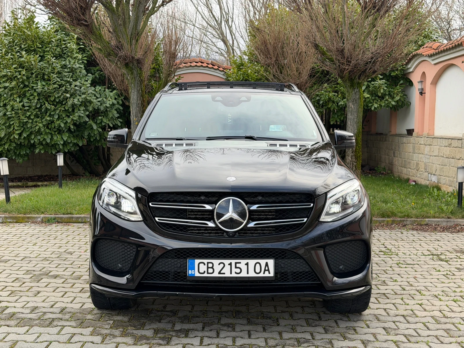 Mercedes-Benz GLE 350 d/AMG/Pano/BangOlufsen/Memory/HeadUp/Вакуум/Масаж, снимка 2 - Автомобили и джипове - 53928758