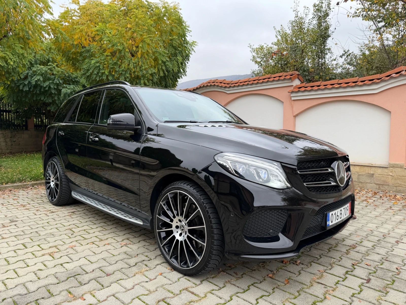 Mercedes-Benz GLE 350 d/AMG/Pano/BangOlufsen/Memory/HeadUp/Вакуум/Full, снимка 3 - Автомобили и джипове - 53928758