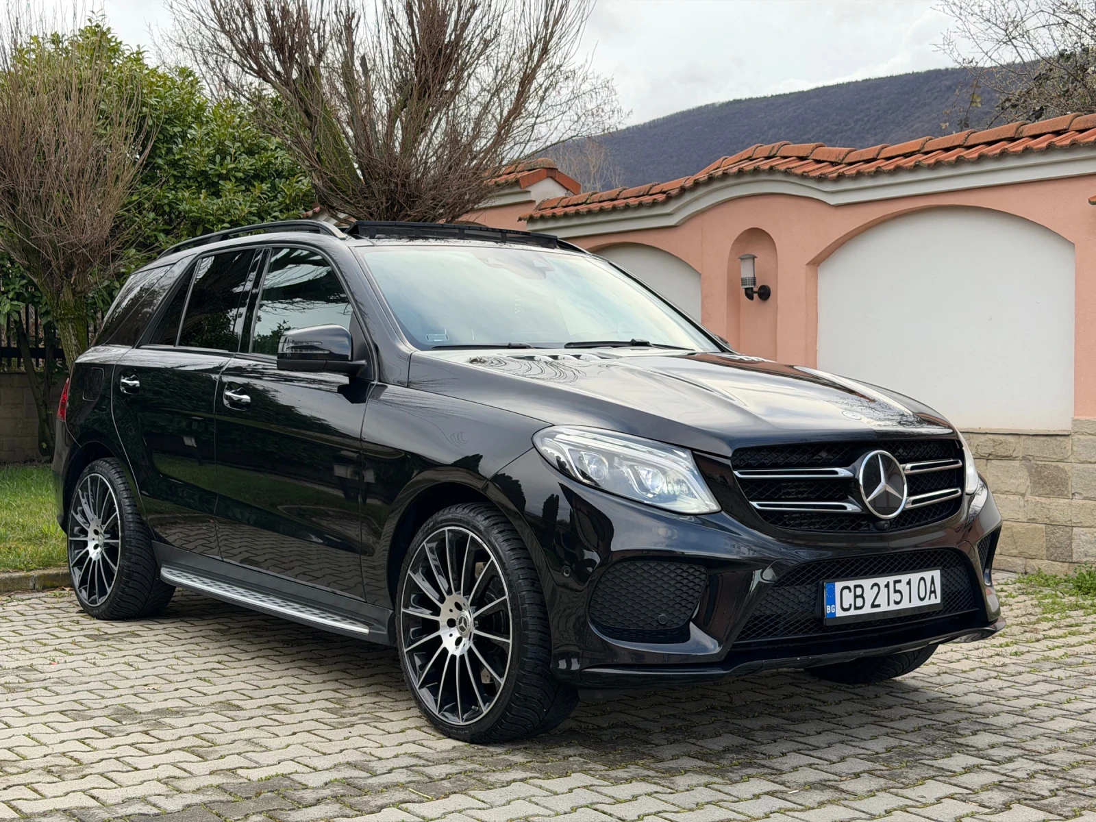 Mercedes-Benz GLE 350 d/AMG/Pano/BangOlufsen/Memory/HeadUp/Вакуум/Масаж, снимка 3 - Автомобили и джипове - 53928758