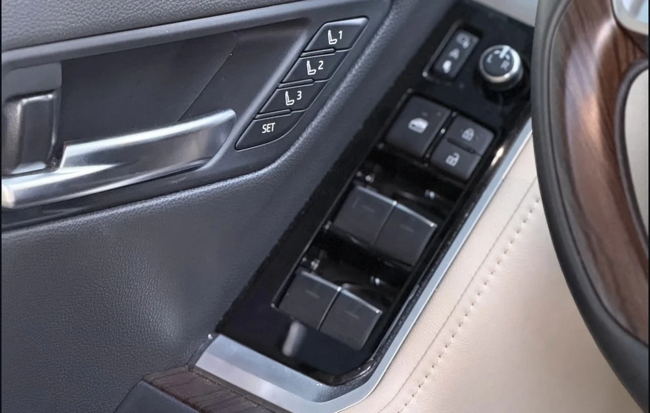 Toyota Land cruiser LC300 VX-R, снимка 9 - Автомобили и джипове - 54259229