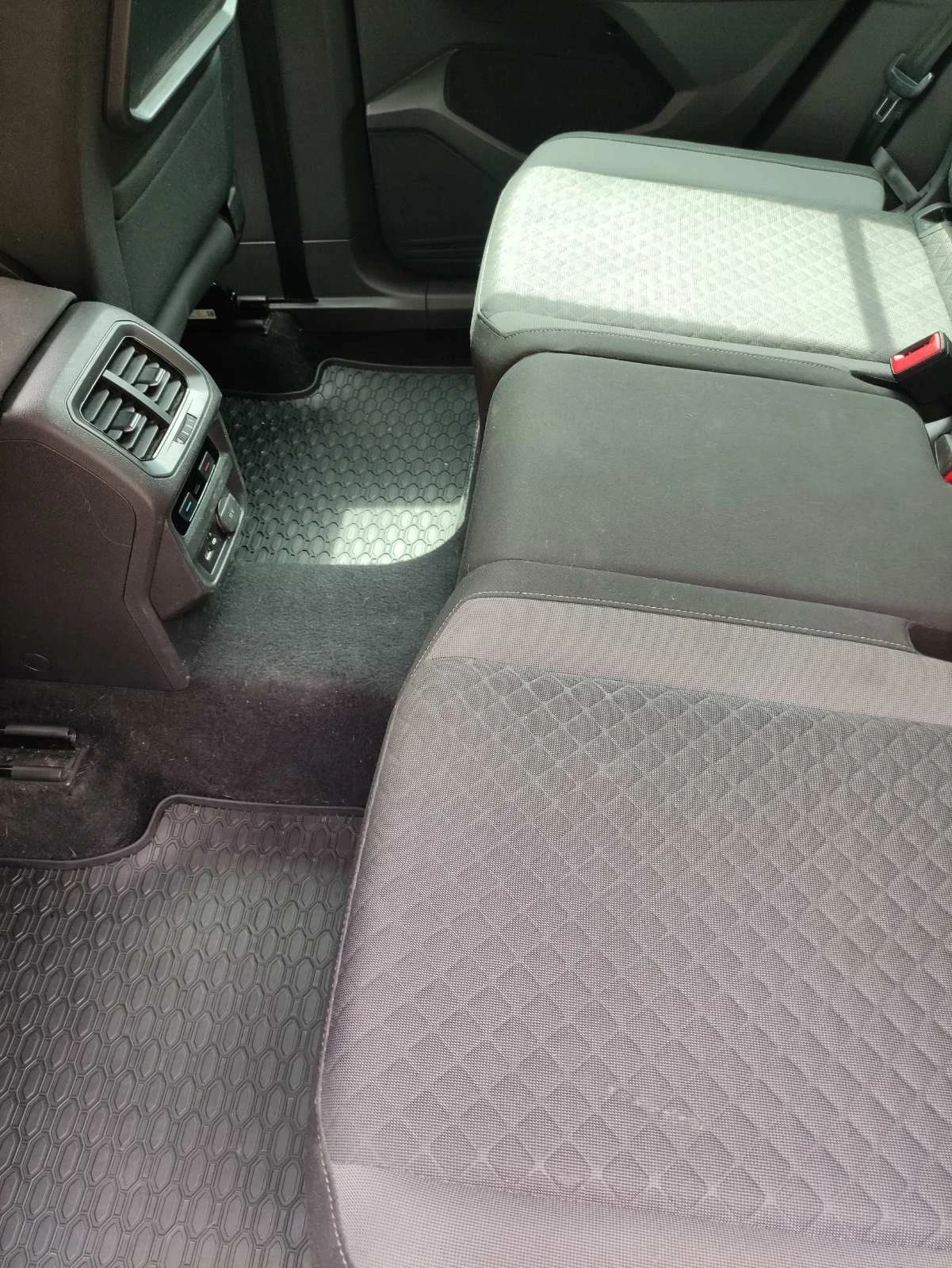 VW Tiguan 2.0 TDI, снимка 8 - Автомобили и джипове - 55099580