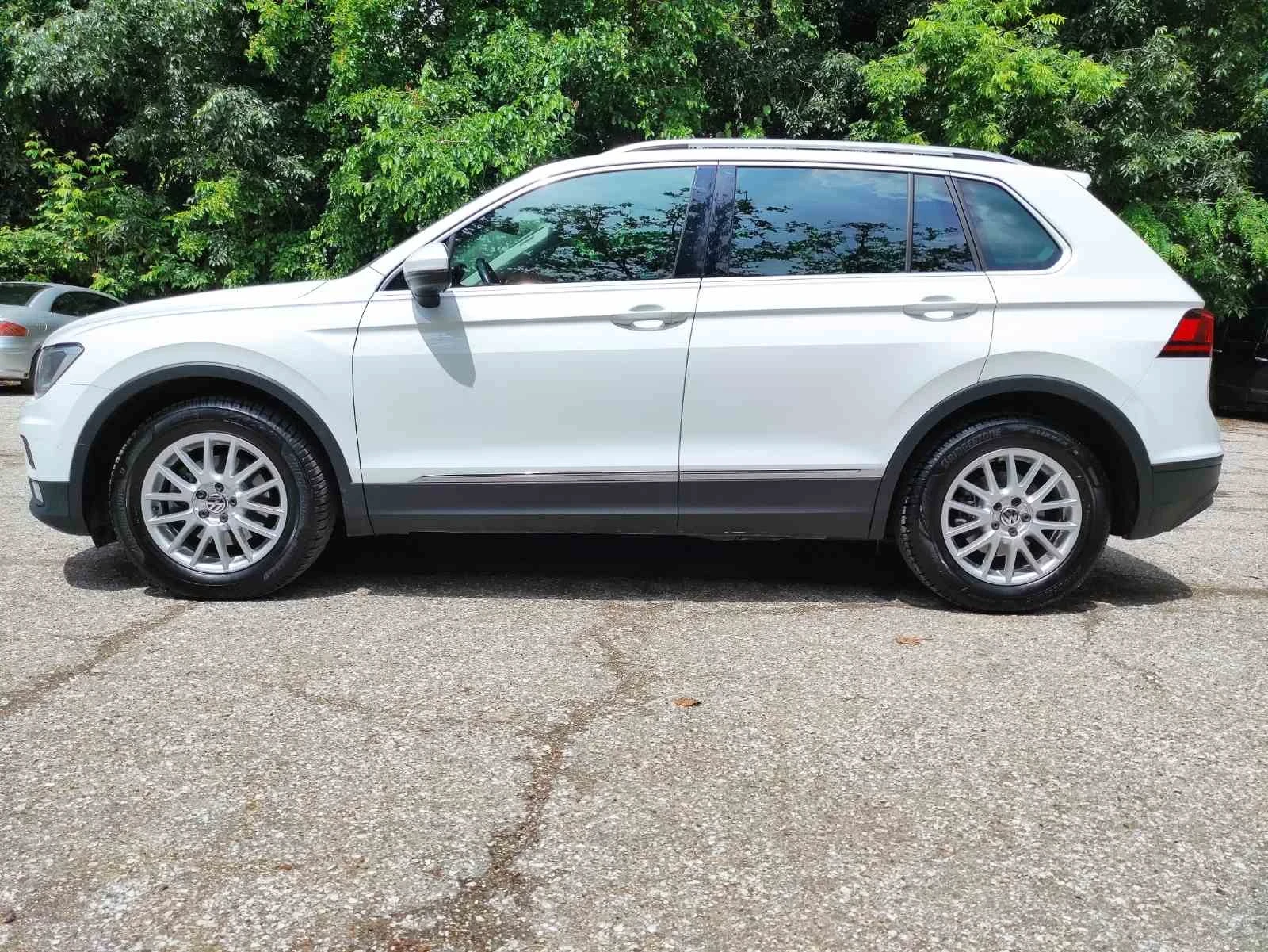 VW Tiguan 2.0 TDI, снимка 4 - Автомобили и джипове - 55099580