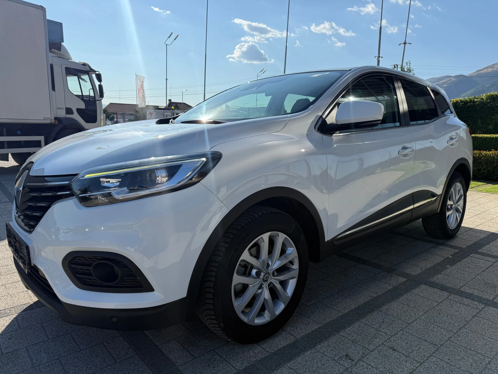 Renault Kadjar 1.5dCI Автоматик , снимка 4 - Автомобили и джипове - 55493293