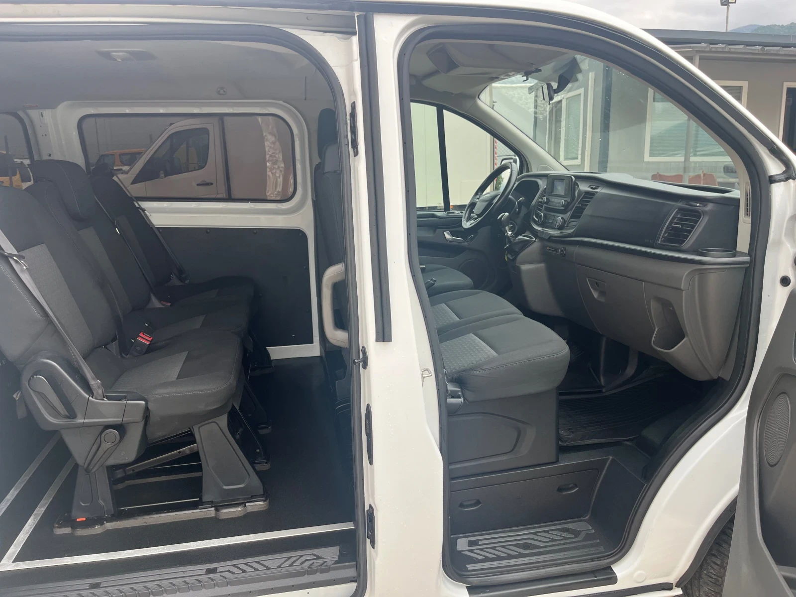 Ford Transit Custom 9      6   6 | Mobile.bg   13