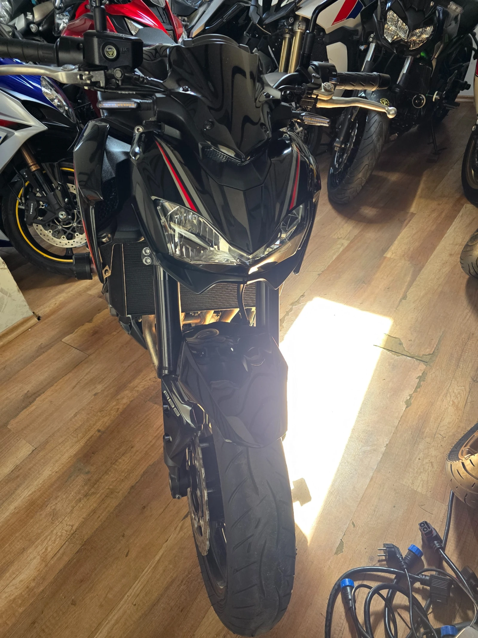 Kawasaki Z 900 ABS 8200 км!!!, снимка 3 - Мотоциклети и мототехника - 54141438